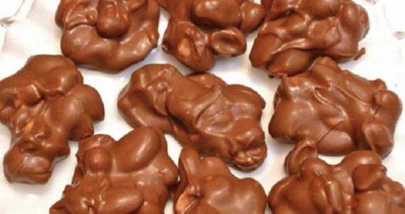 Chokladtäckta jordnötscluster