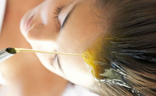 Vegetabiliska oljor för att återfukta ditt hår