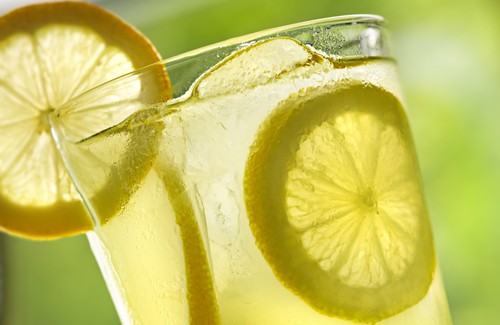 10 fördelar med att dricka varmt citronvatten varje morgon