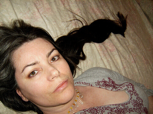 Kvinna med brunt hår