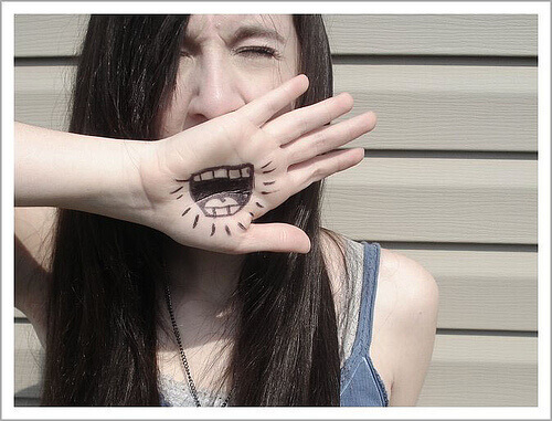 Borsta tänderna tre gånger per dag