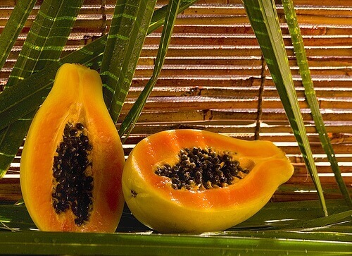 Papaya är naturligt exfolierande