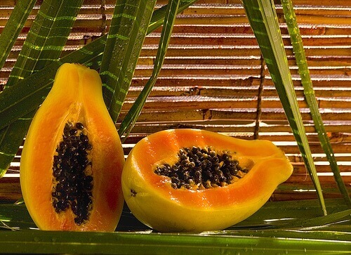 Papaya är naturligt exfolierande 