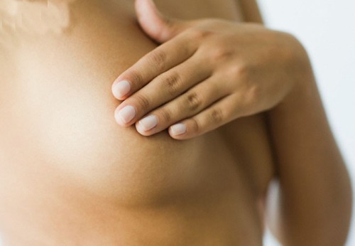 hugg i vänster sida under bröstet