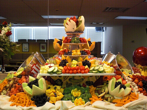 Bord med frukt och grönsaker