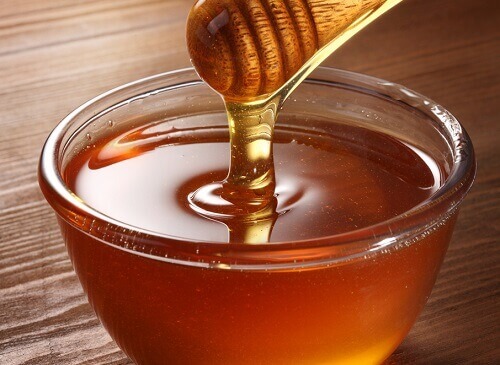 Honung är en av många bra behandlingar för halsont