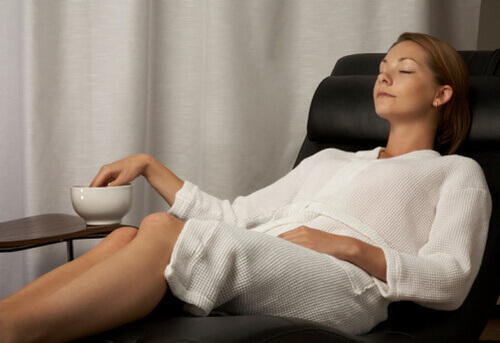 Blötlägger naglarna