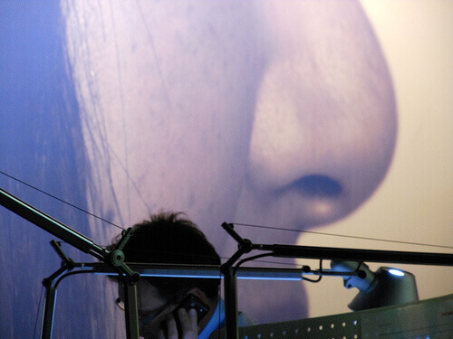 Ta bort pormaskar med tandborste och tandkräm