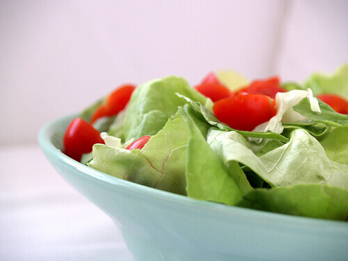 mildra-akne-med-nyttig-Sallad