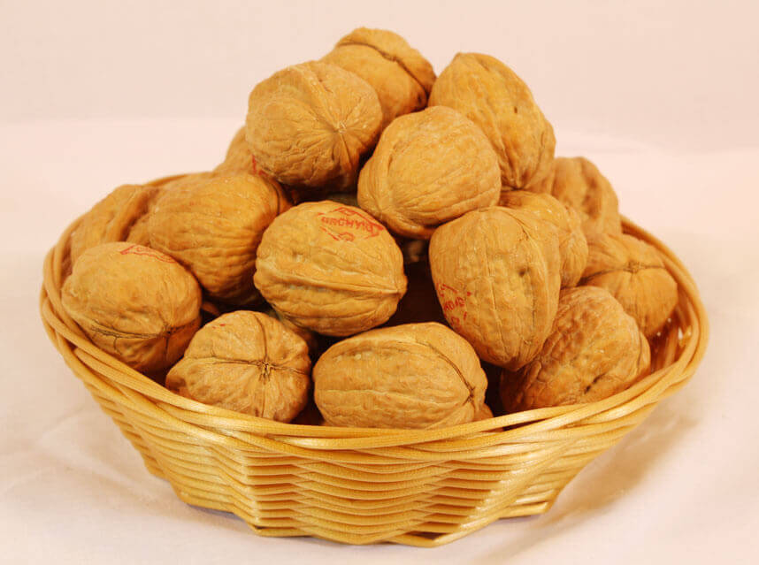Valnötter i skål