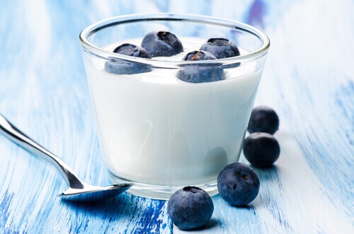 Avgifta kroppen naturligt med blåbär och yoghurt
