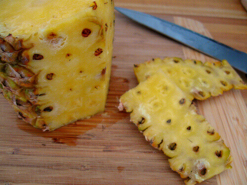 Skalad ananas