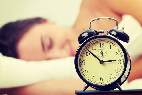 Kvinna sover på dagen
