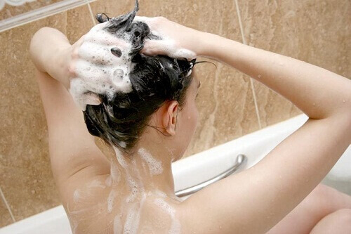 Är det dåligt att tvätta håret dagligen?