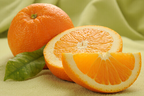 Apelsin innehåller C-vitamin