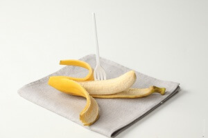 Banan med gaffel i