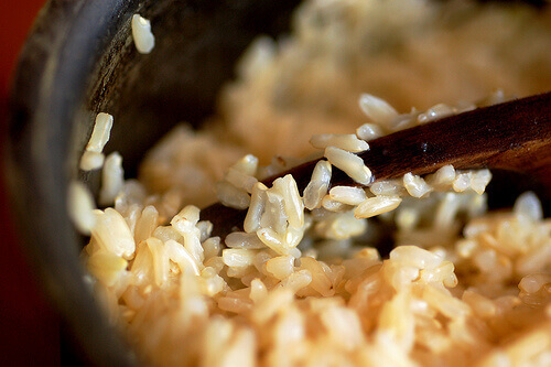 Fullkorn i form av brunt ris
