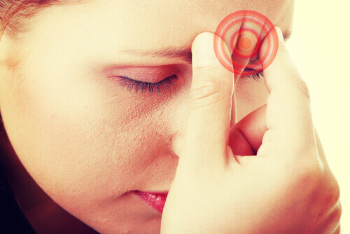 Huvudvärk är ett symtom vid kroniskt utmattningssyndrom