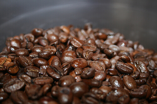 kaffebönor i hög
