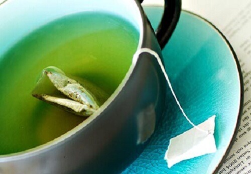Grönt te i kopp
