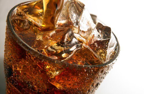 Kolsyrade drycker har många negativa effekter på hälsan