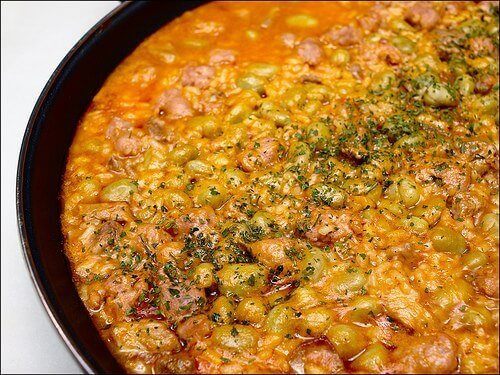 Strö macapulver på maten