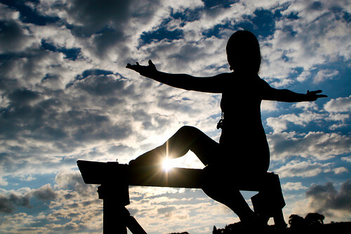 Kvinna utför yoga