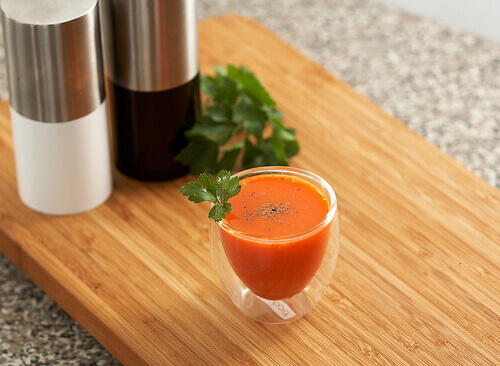 Morotsjuice i glas