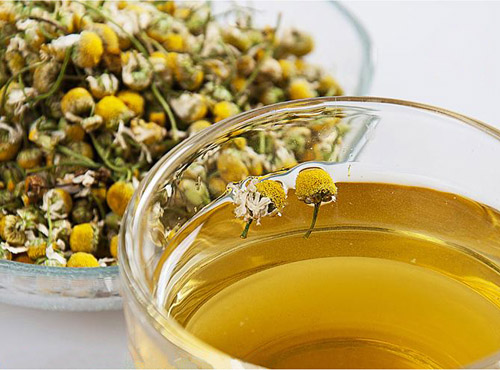 Kamomill hjälper kroppen både in- och utvändigt