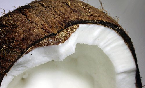 Triglyceriderna i kokos hjälper till att öka metabolismen