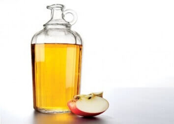 äppelcidervinäger och äpple