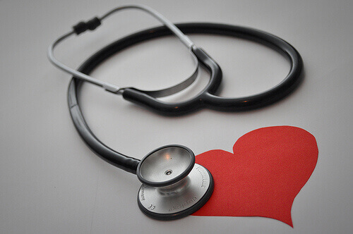 Hjärta och stetoskop