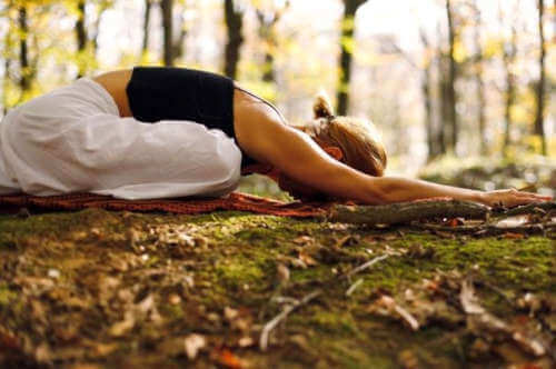 Yoga i skogen