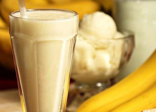 bekämpa vätskeretention med en bananmilkshake