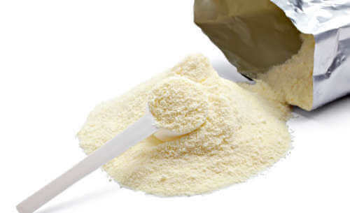 Torrmjölk för att ta bort mörka fläckar