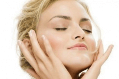 kvinna med vacker hy