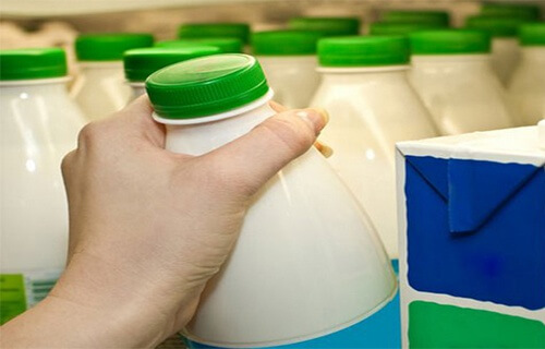 Varför du inte borde dricka mjölk med låg fetthalt