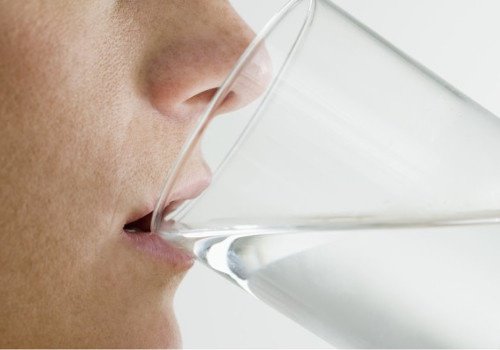 Varför är det bra att dricka vatten på morgonen?