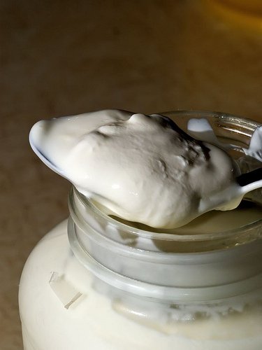 Yoghurt är bra mot svullna ögon på morgonen