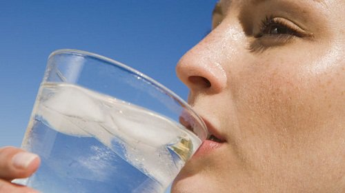 Vatten hjälper kroppen rensa ut överflödig urinsyra 