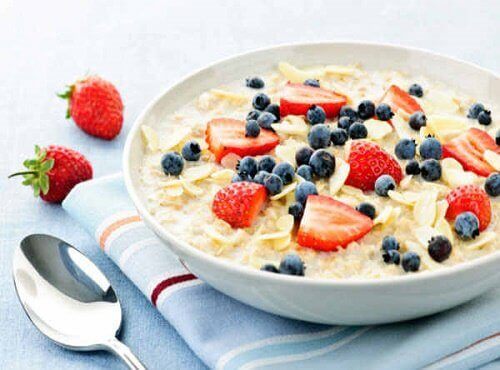 Havregrynsgröt är en bra näringsrik frukost