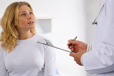 Kvinna hos doktorn