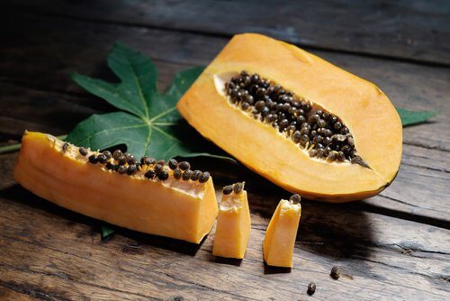 delad-papaya-med-frön