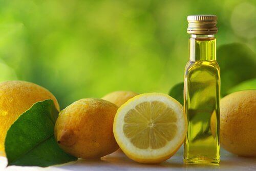 Drick olivolja och citron på fastande mage
