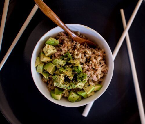 Avokado med brunt ris