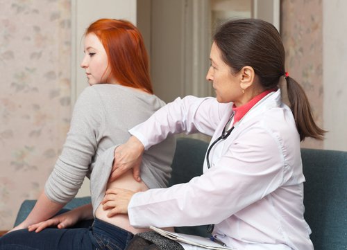 njursvikt-diagnostiseras-av-en-doktor