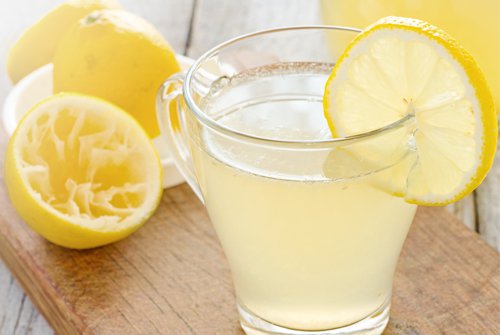 vatten med citron