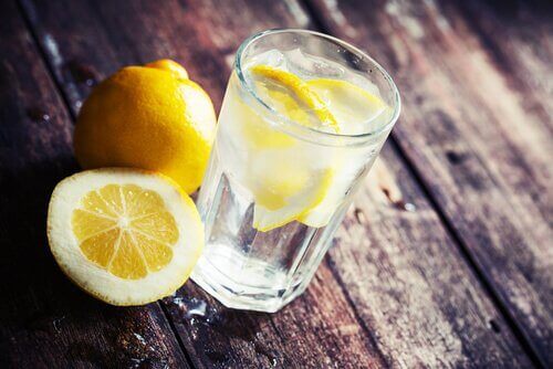 Citrusvatten förbättrar matsmältningen
