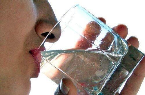 Drick mer vatten för att göra dig av med överflödigt salt