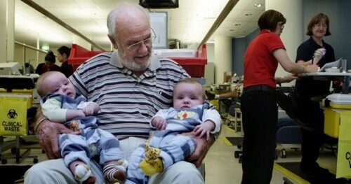 Hjälte räddar miljontals bebisar med sitt blod